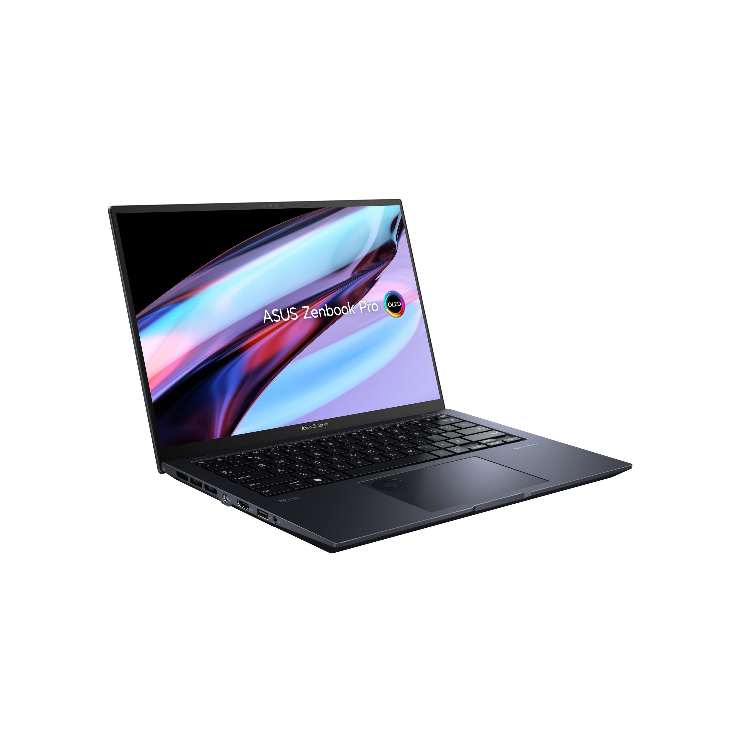 Una laptop sobre una superficie blanca, con texto en la pantalla.