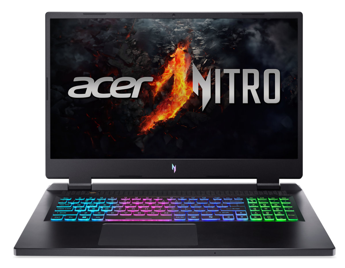 Czarny laptop Acer Nitro. Ekran wyświetla logo Acer Nitro z ognistym tłem. Klawiatura ma kolorowe, podświetlane klawisze.