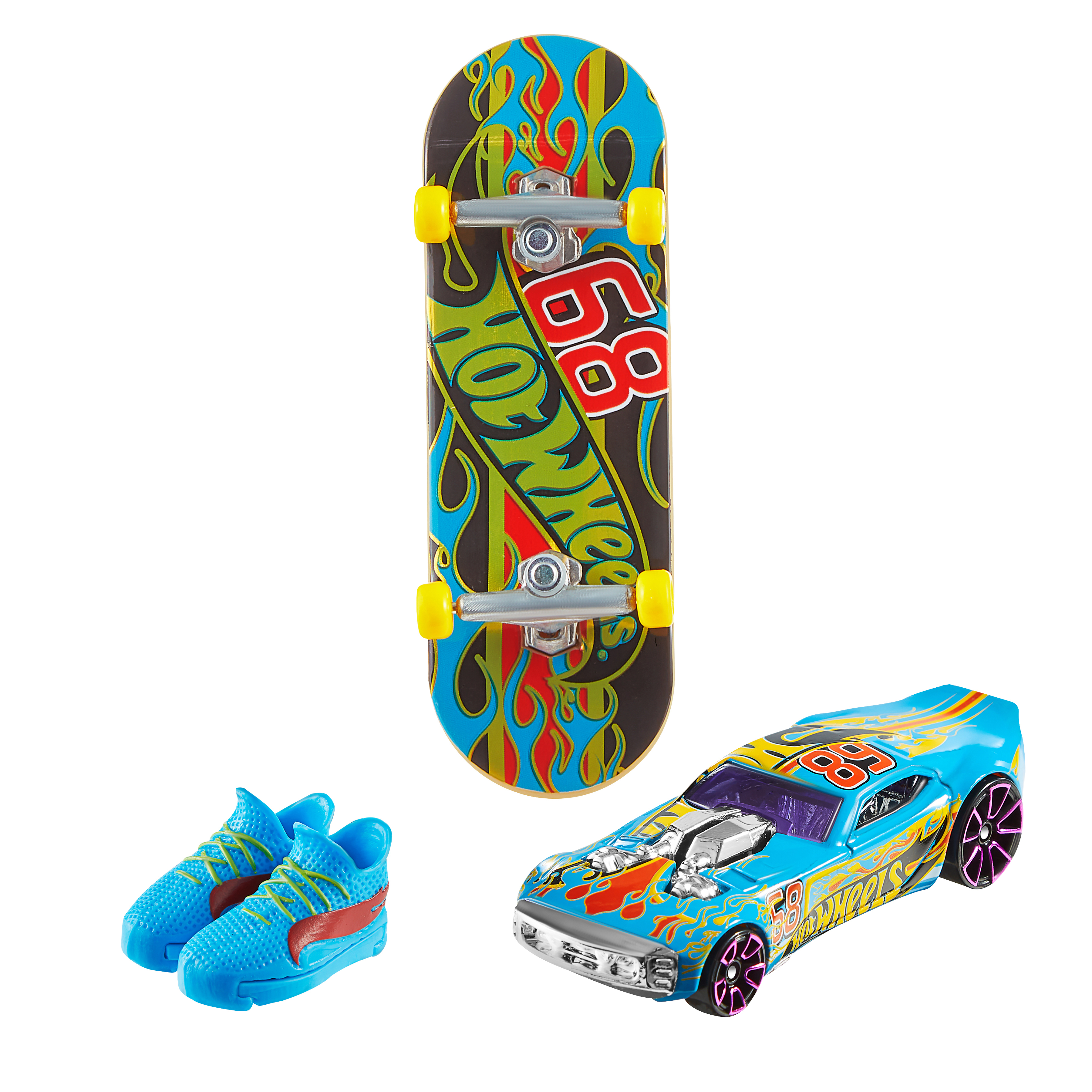 Skateboard, Spielzeugauto und blaue Spielzeugschuhe. Buntes Design.