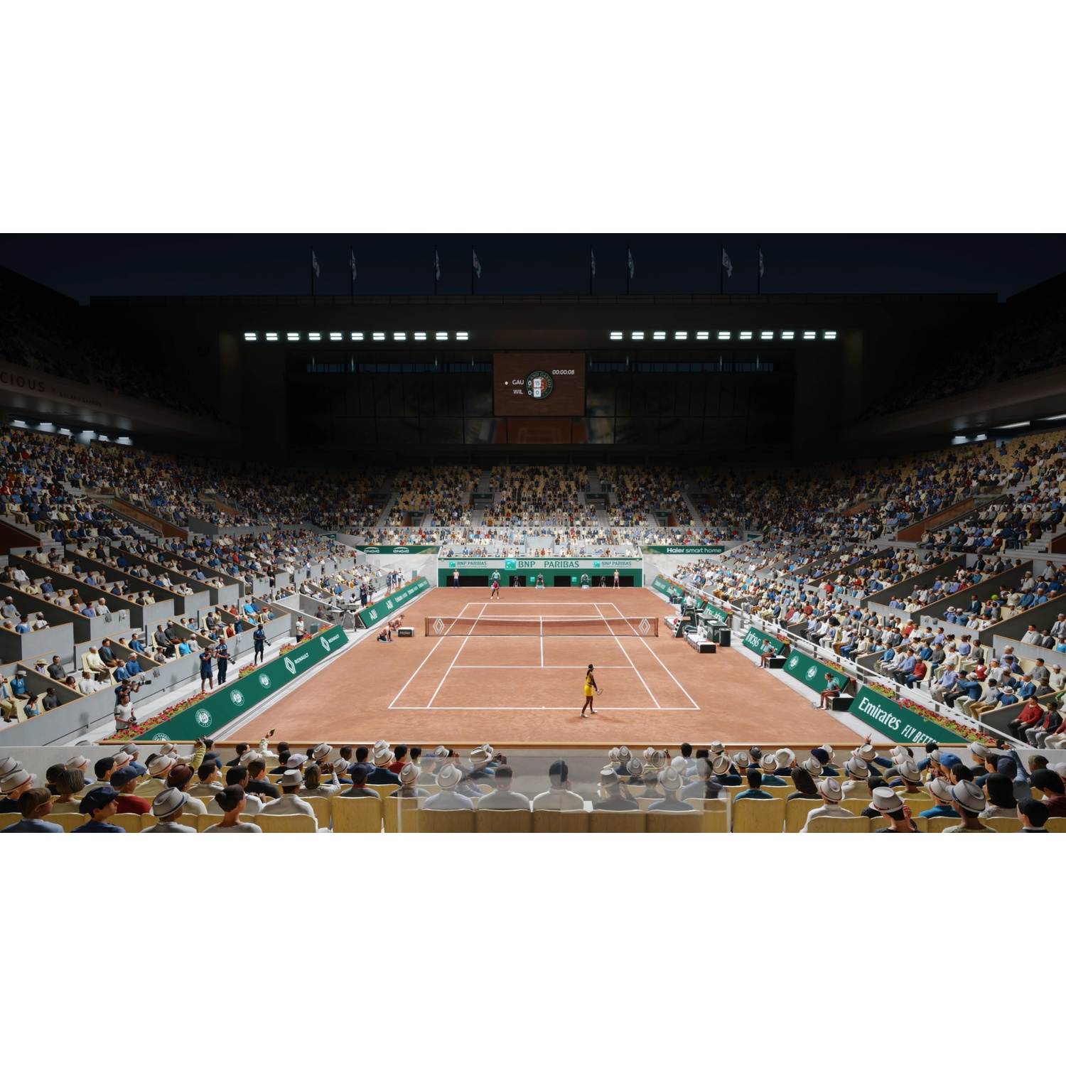 Un court de tennis avec des joueurs et une foule dans les gradins. Le fond est sombre.