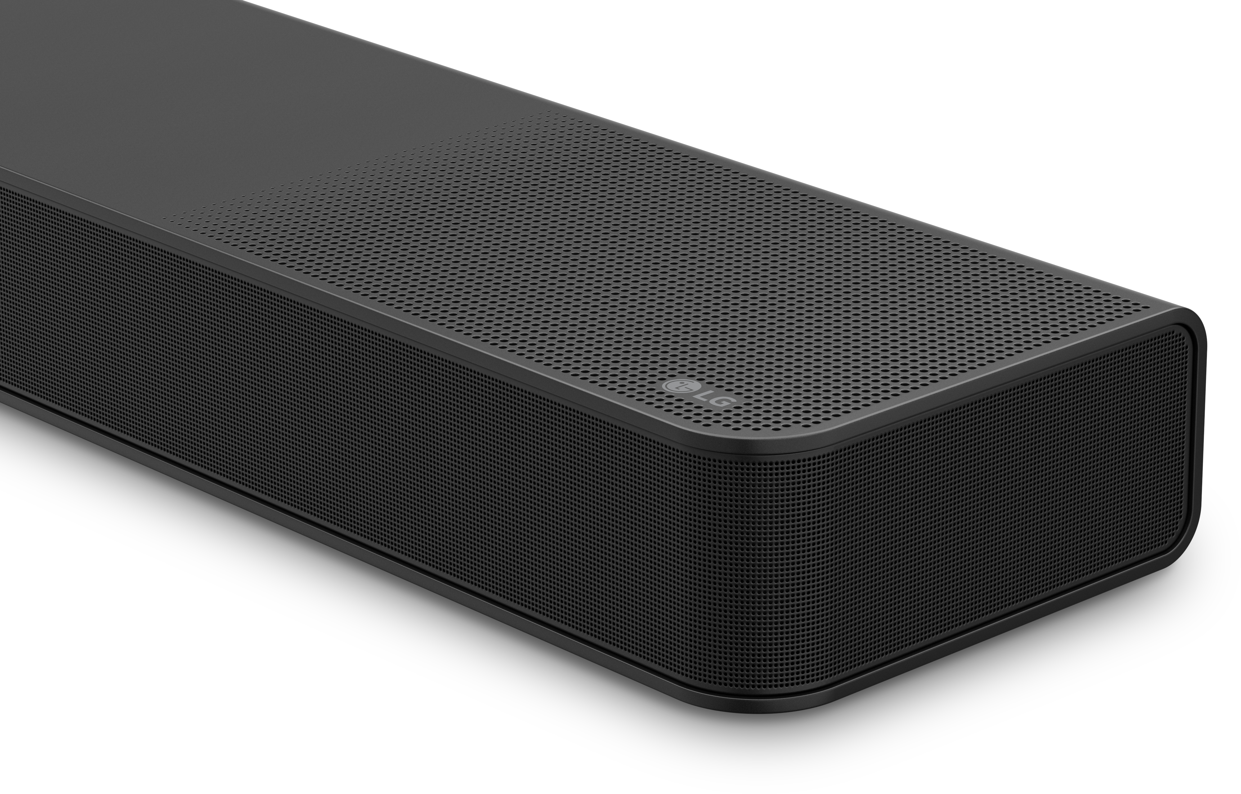 Schwarze Soundbar mit perforierter Front. LG-Logo auf der rechten Seite.