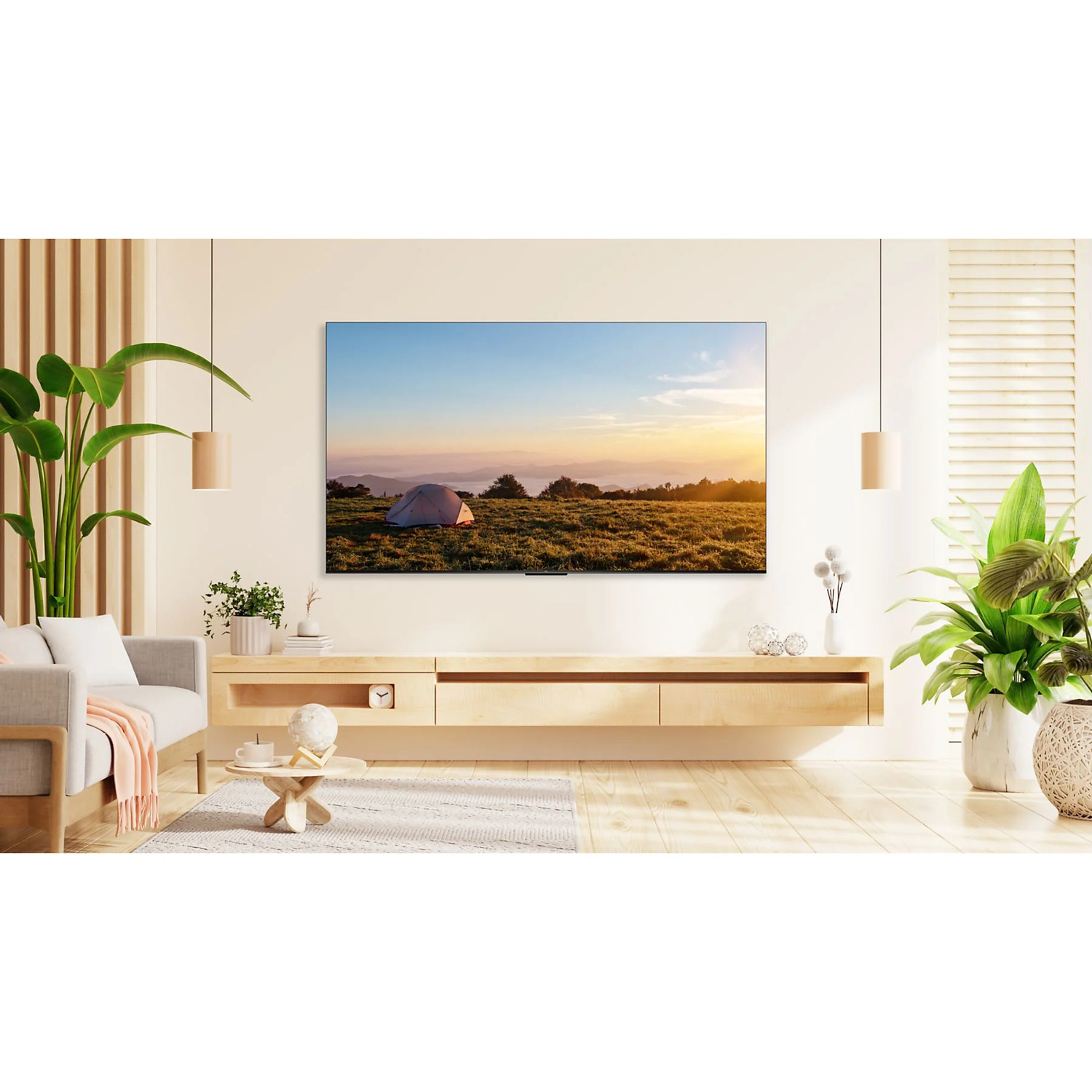 Een tv met een zonsondergangscène over een veld met een tent, in een ingerichte woonkamer.