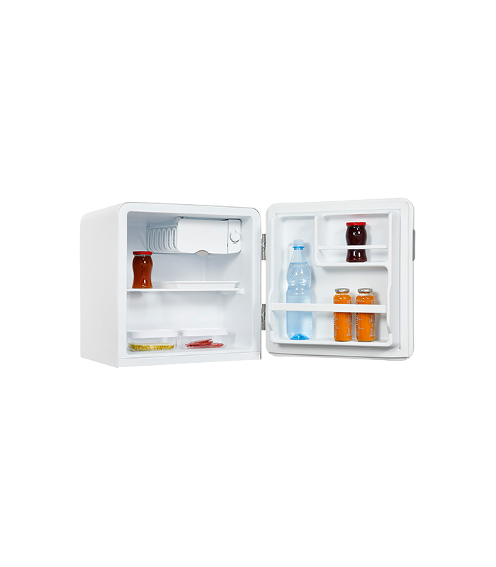 Mini-Kühlschrank geöffnet, mit Flaschen, Gläsern und Lebensmitteln.