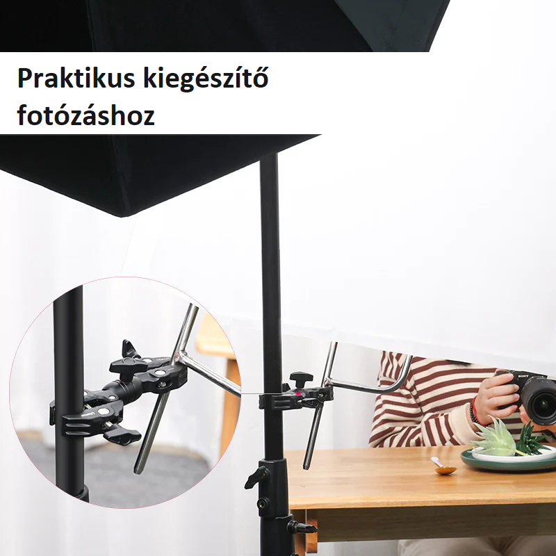 Egy nő mikrofont és billentyűzetet használ, hanghullám grafikákkal. A háttér fehér.
