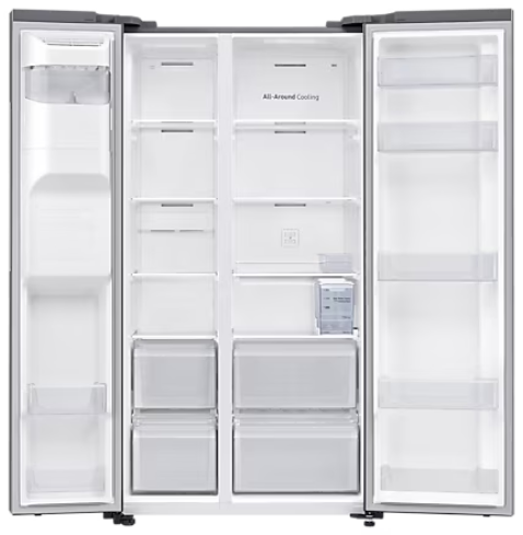 Biała lodówka z otwartymi podwójnymi drzwiami, pokazująca wnętrze z półkami i szufladami.