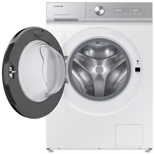 Biała pralka z otwartymi drzwiami, pokazująca bęben wewnętrzny. Biała pralka na białej powierzchni.