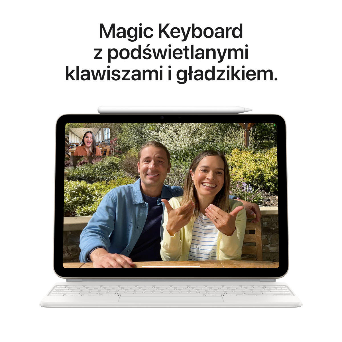 Rozmowa wideo na iPadzie, trzy osoby, Magic Keyboard, białe tło.