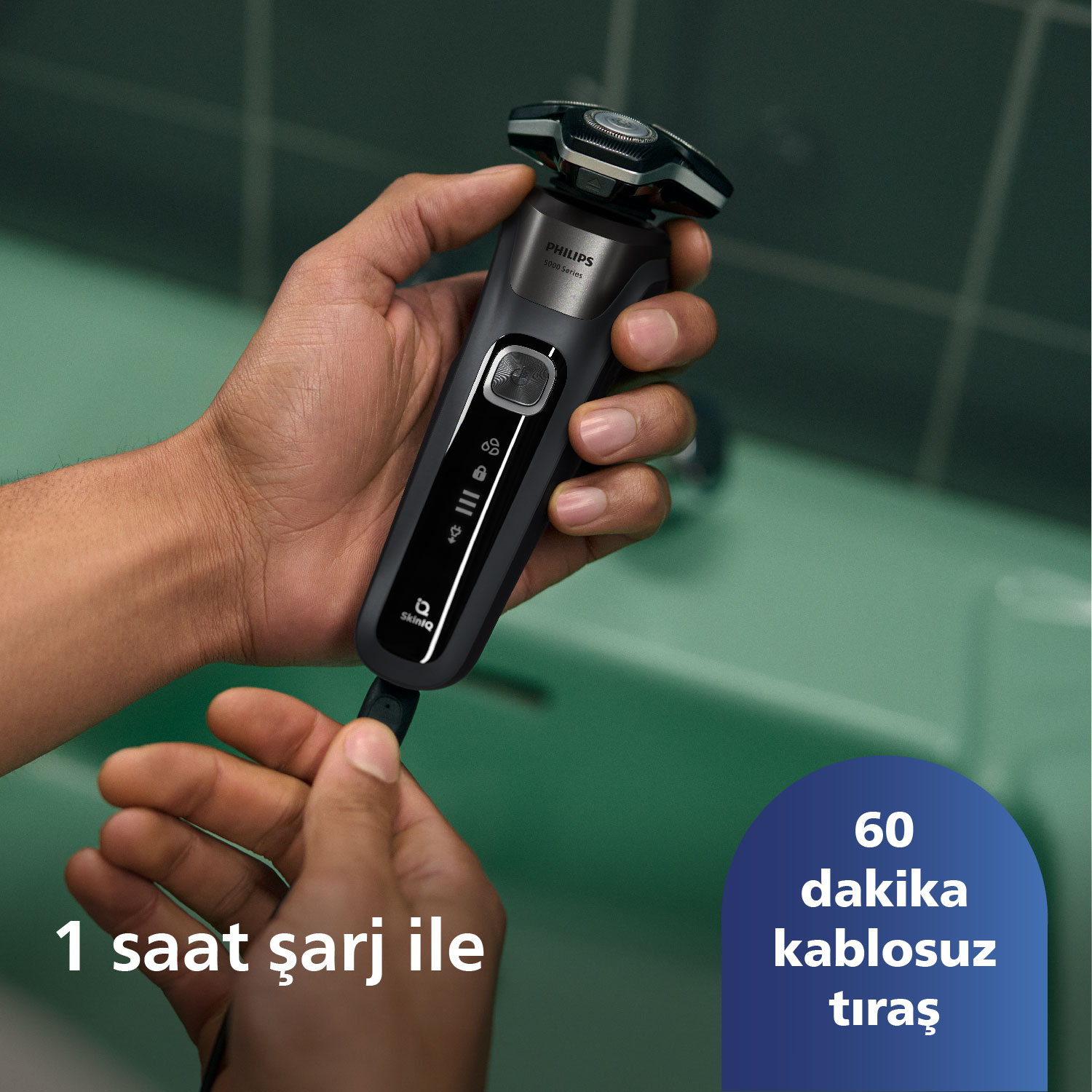 Siyah elektrikli tıraş makinesi tutan bir kişi. Metin: '1 saat şarj' ve '60 dk kablosuz tıraş'.