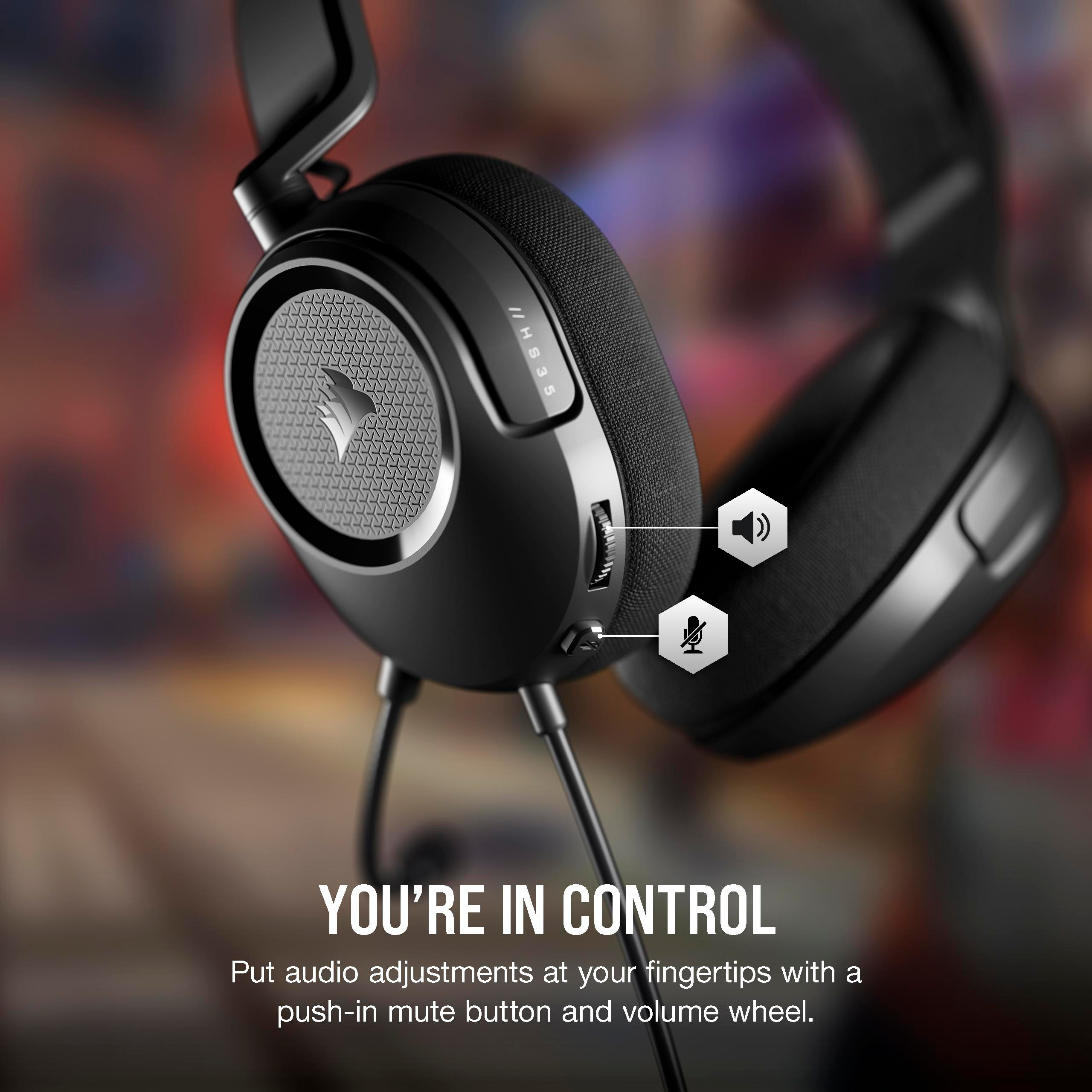 Schwarzes Gaming-Headset mit Mikrofon und Lautstärkereglern. Text: 'You're in control'.
