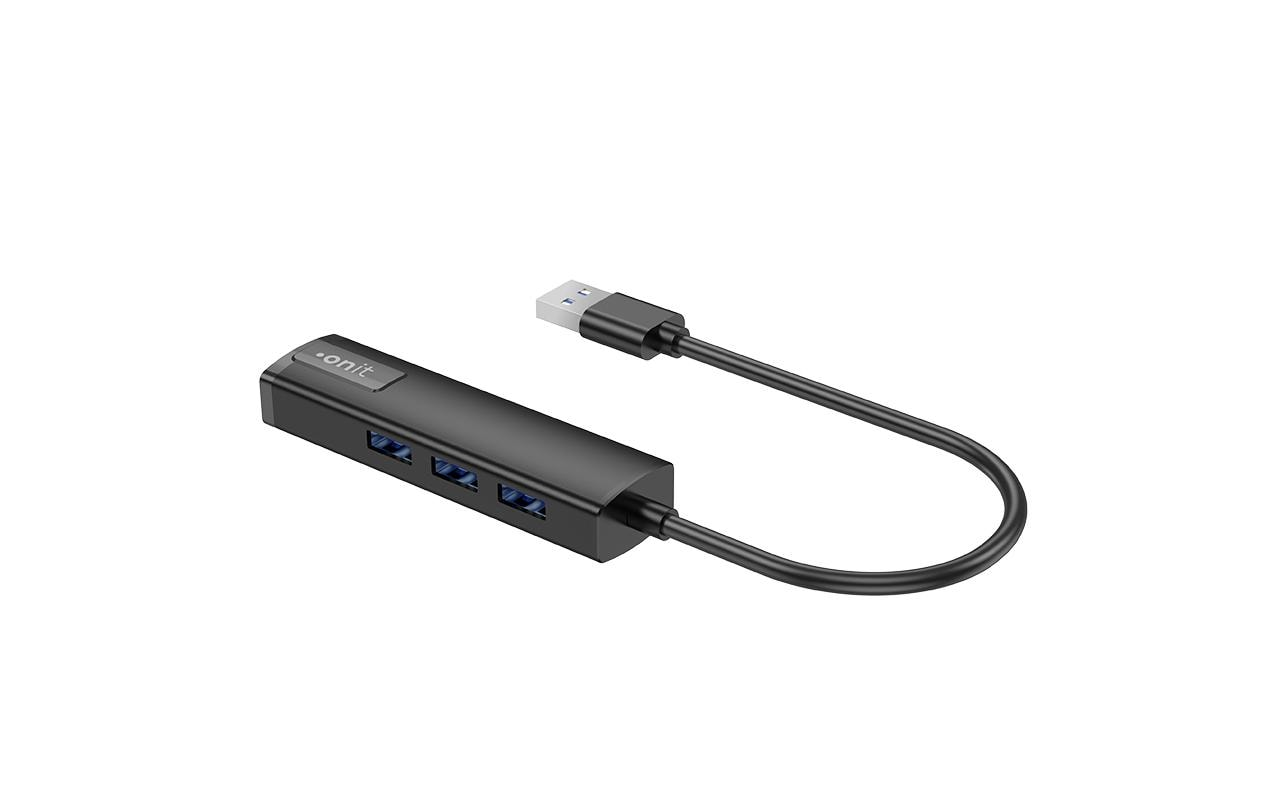 Hub USB nero con quattro porte e un cavo USB collegato, su sfondo bianco.
