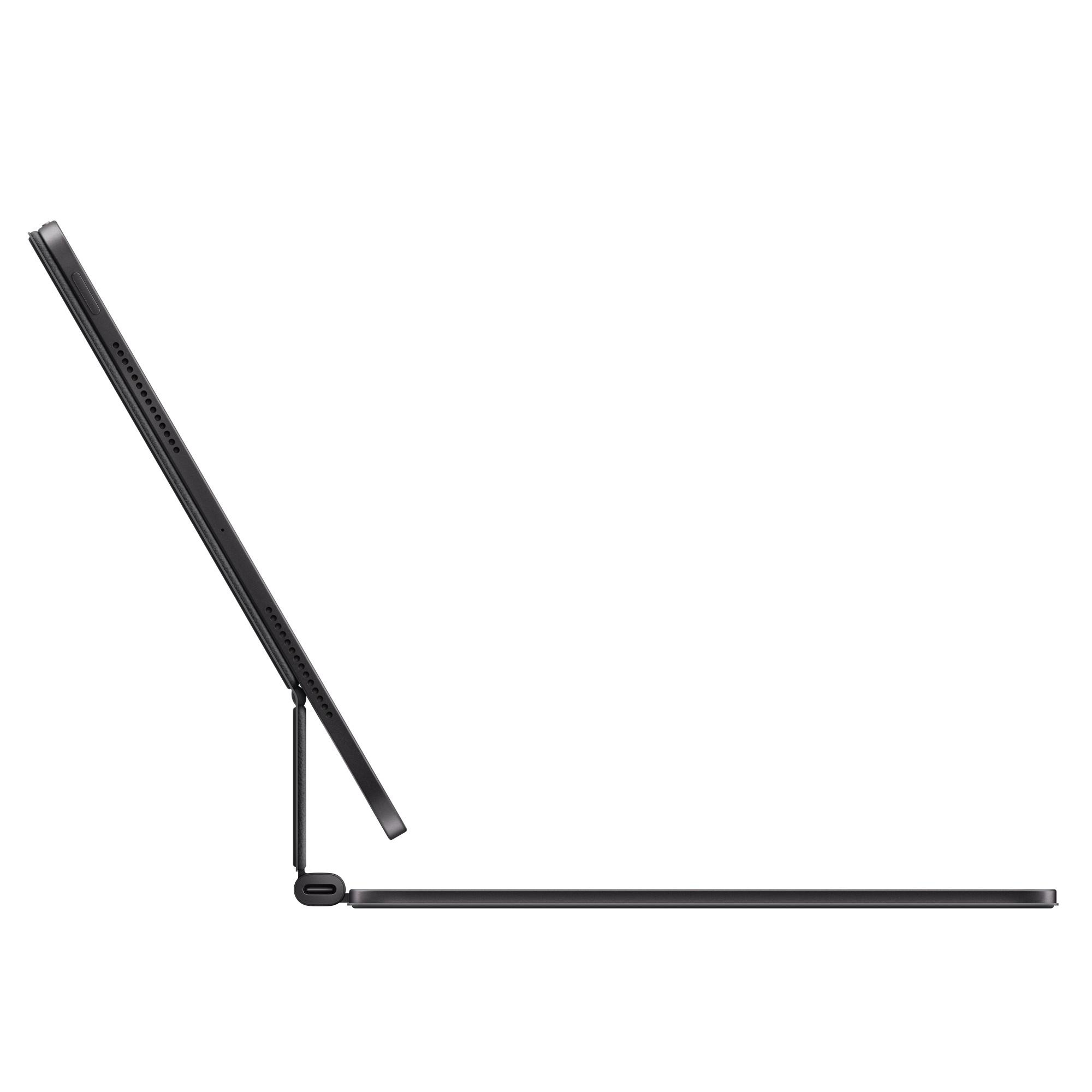Schwarzes iPad mit Tastatur, Seitenansicht, abgewinkelt, auf weißem Hintergrund.