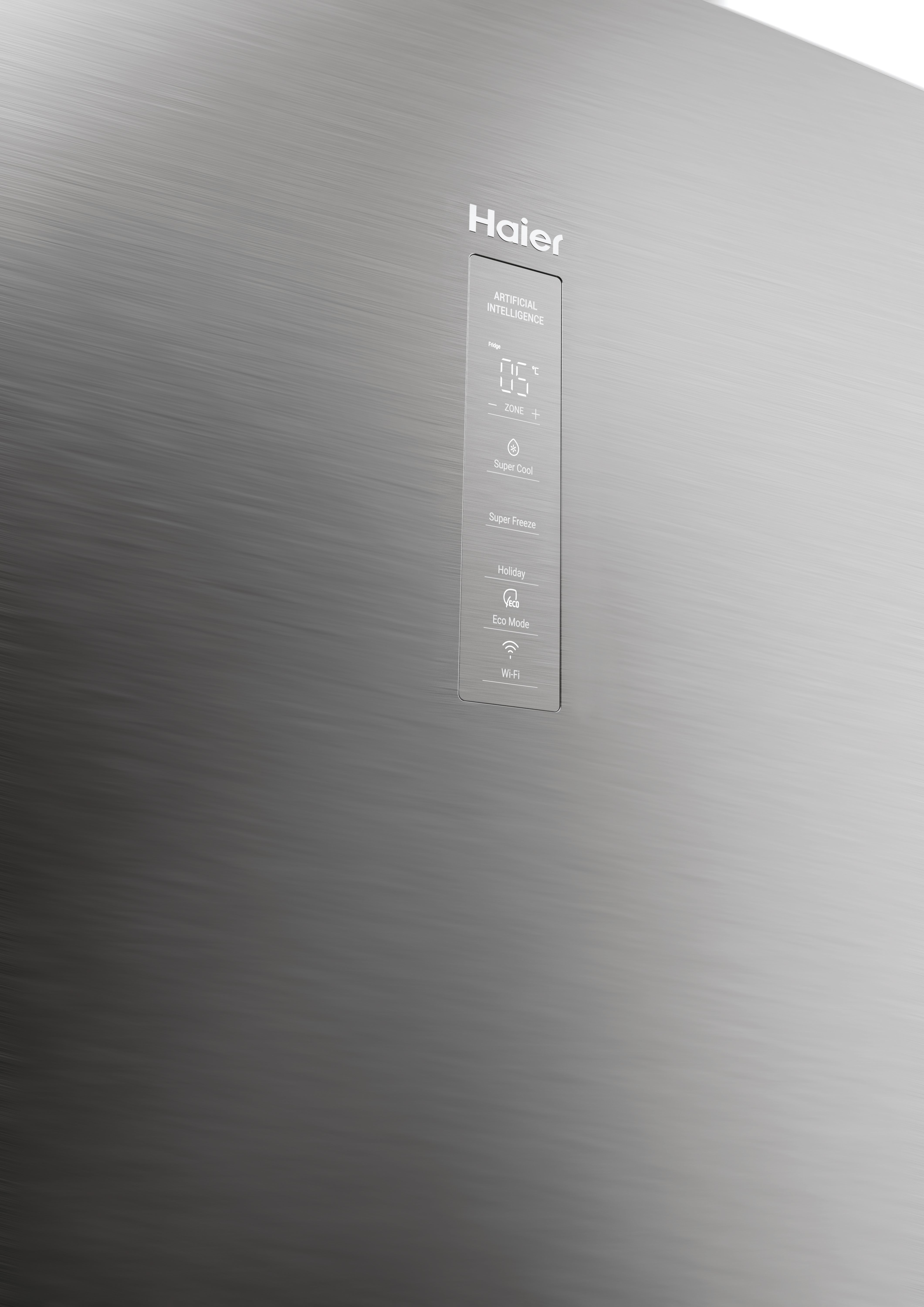 Puerta de refrigerador Haier con panel de control. Acabado de acero inoxidable. Fondo blanco.