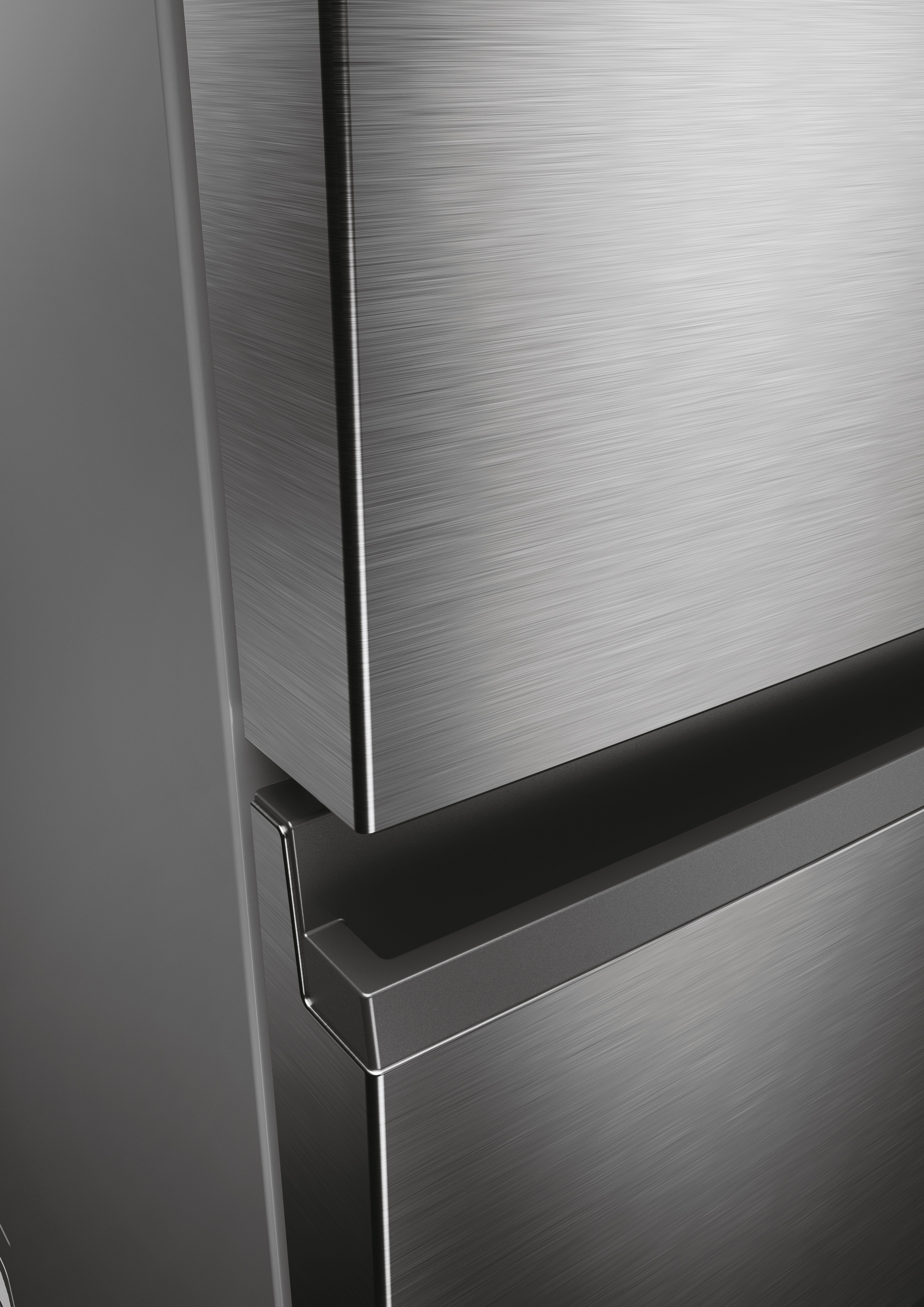 Primer plano de una puerta de refrigerador con acabado de metal cepillado.