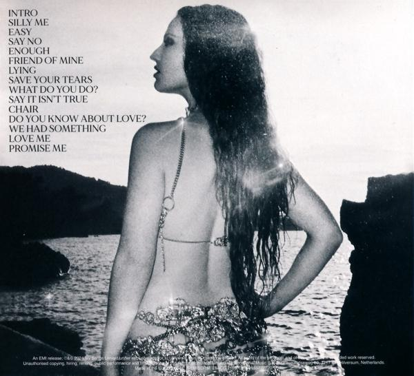 Albumcover, Schwarz-Weiß-Foto einer Frau im Profil, mit Album-Trackliste.