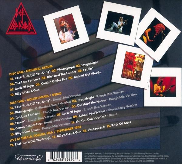 Rückseite eines Def Leppard CD-Cases mit Titellisten und Bandfotos. Der Hintergrund ist ein dunkler Farbverlauf.