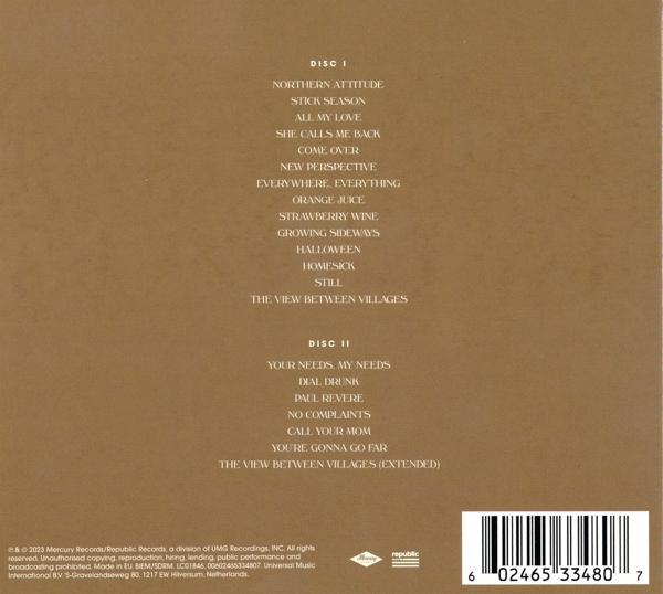 CD-Hülle mit Titellisten in einer Serifenschrift auf hellbraunem Hintergrund.