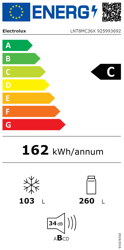 Hűtőszekrény energia címkéje. C osztályt és a literben kifejezett kapacitást mutatja.