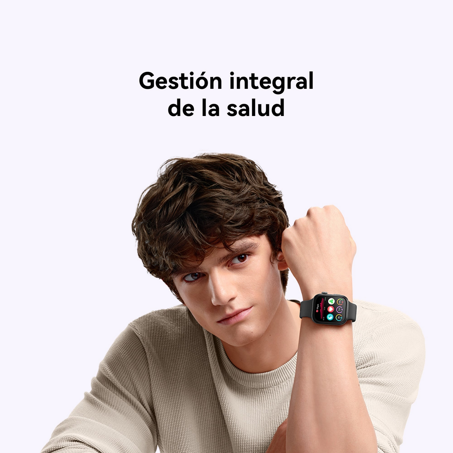 Hombre con un smartwatch en la muñeca. Texto: Gestion integral de la salud.