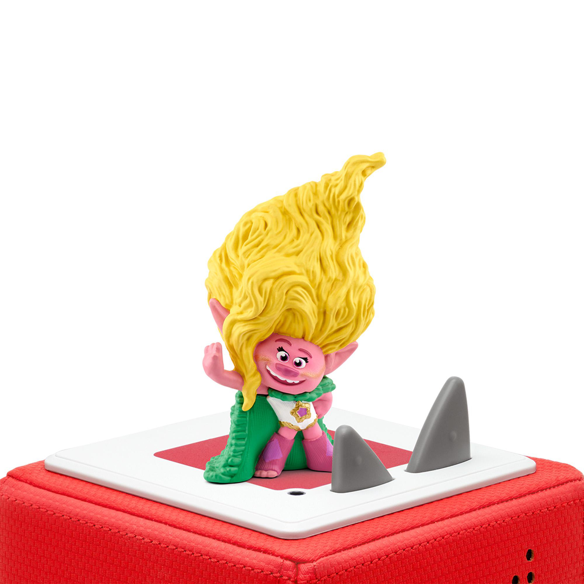 Troll-Figur mit gelben Haaren, grünem Umhang, steht auf einem rot-weißen Würfel.