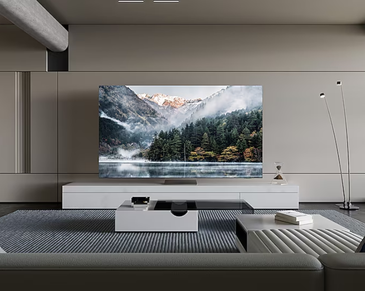 Ręka używa Apple Pencil Pro na iPadzie z kolorowym rysunkiem.