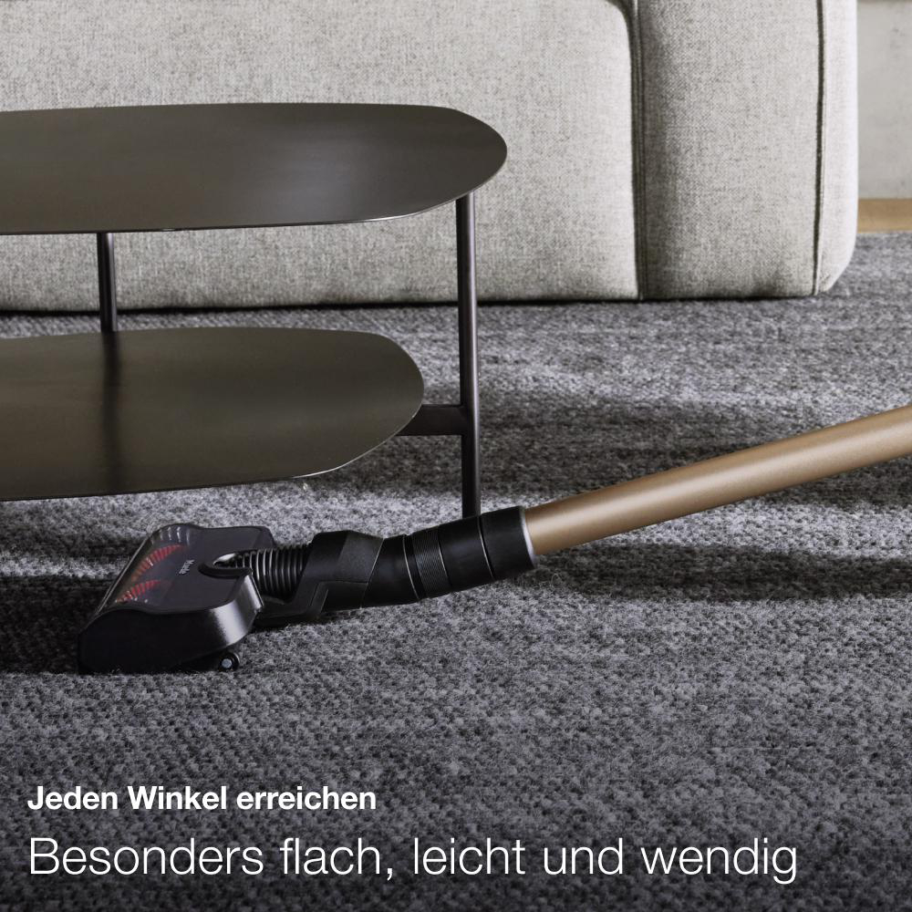 Ein Canon-Drucker, schwarz und grau, auf schwarzem Hintergrund.