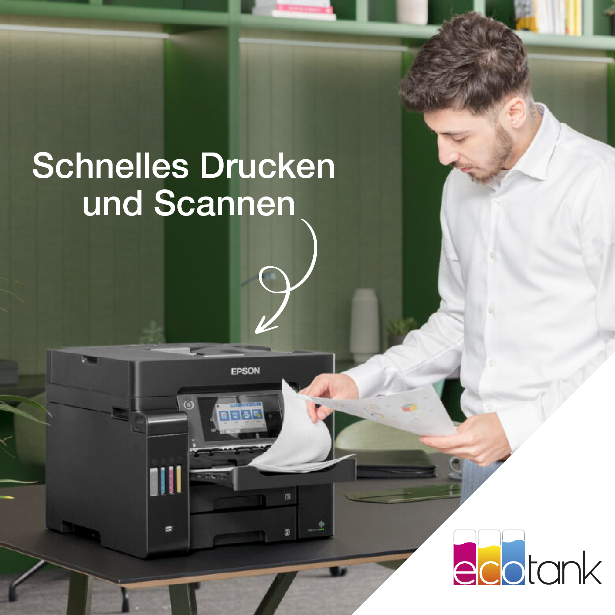 Ein Mann betrachtet Papiere neben einem Epson-Drucker mit Text: Schnelles Drucken und Scannen.