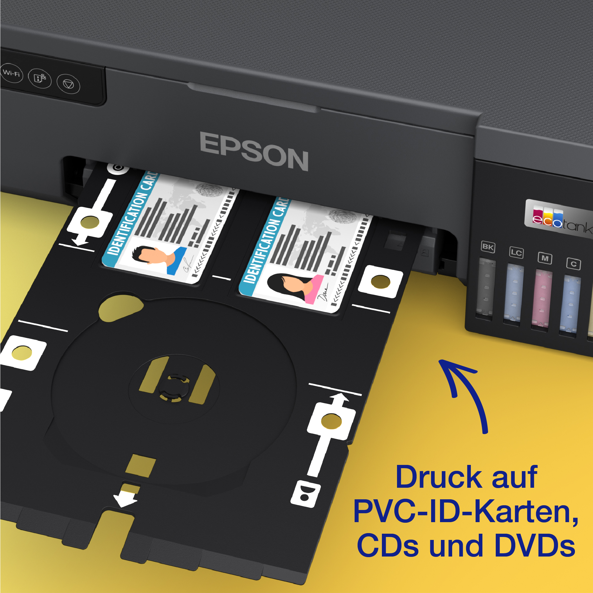 Ein Epson-Drucker, der zwei Ausweise druckt. Ein Fach hält die Karten. Text auf Deutsch.