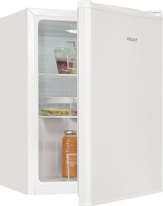 Ein weißer Mini-Kühlschrank mit offener Tür, der Regale mit Essen und Getränken zeigt.