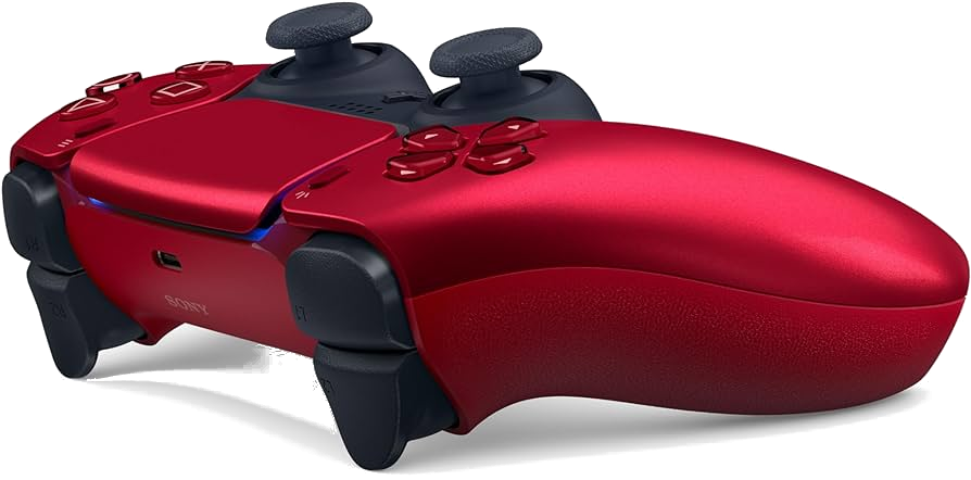 Siyah joystick ve düğmelere sahip kırmızı PlayStation 5 denetleyicisi.