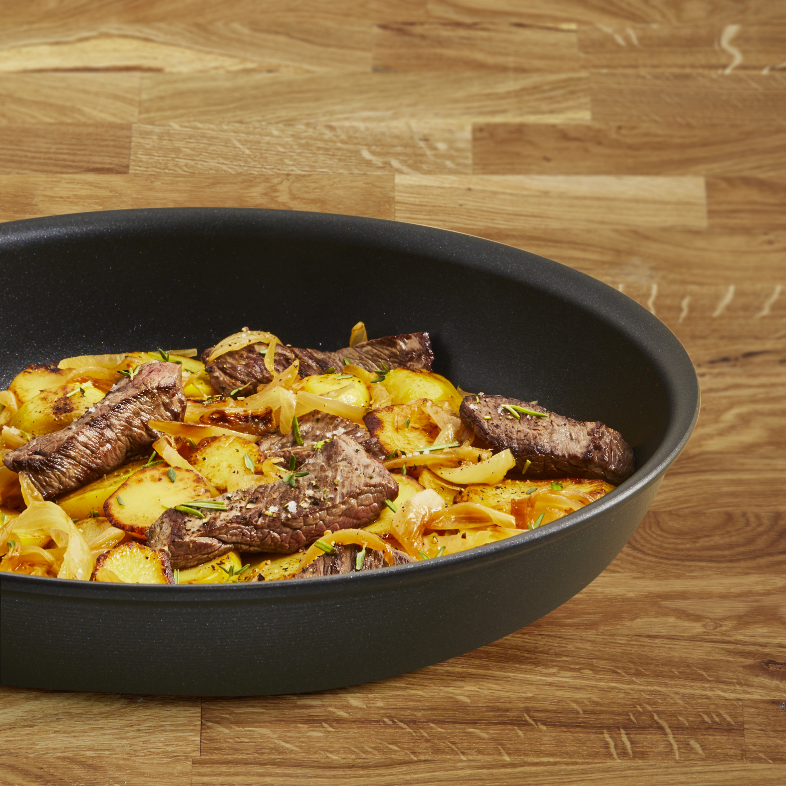 Etykieta energetyczna pralki, pokazująca szczegóły efektywności energetycznej.