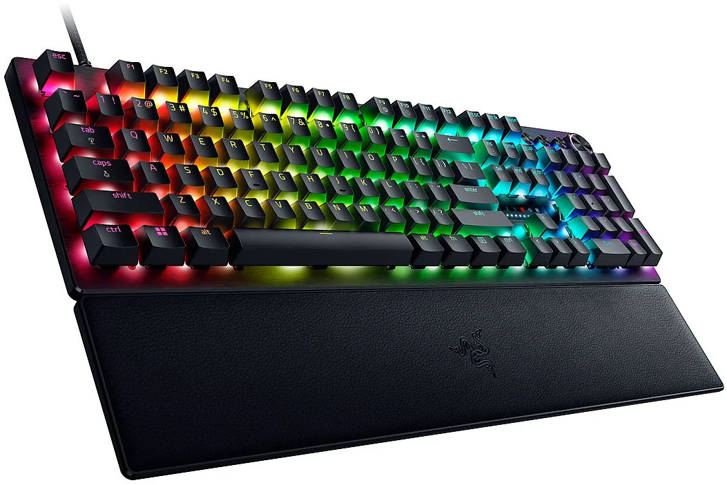 RGB-Gaming-Tastatur mit bunten beleuchteten Tasten und Handgelenkauflage.