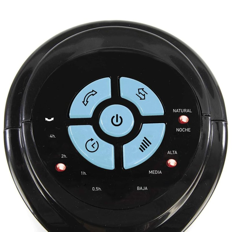 Panel de control de ventilador negro con botones azules, mostrando encendido, temporizador, modo viento y velocidad.