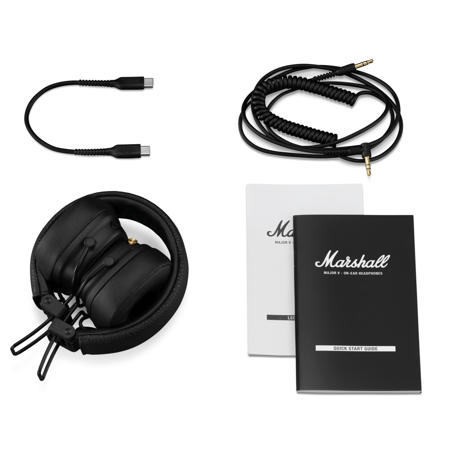 Casque noir, câbles et deux manuels d'instructions.