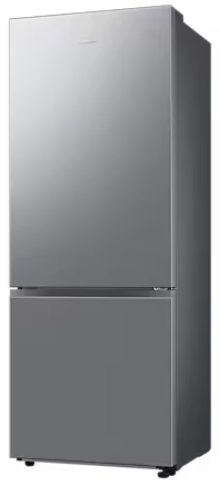 Srebrna lodówka z dolną zamrażarką, pokazana z lekkiej perspektywy.