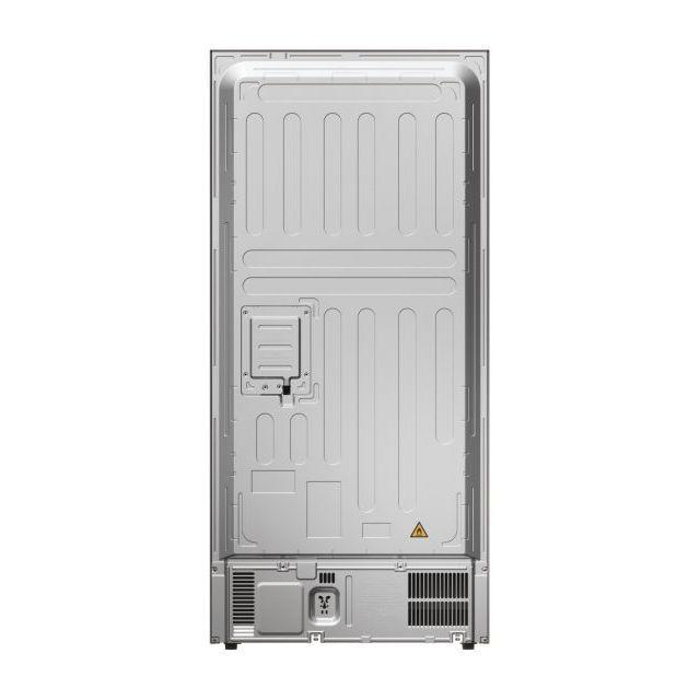 Rückansicht eines silbernen Kühlschranks. Die Rückseite hat ein Metallfinish und mehrere Öffnungen.