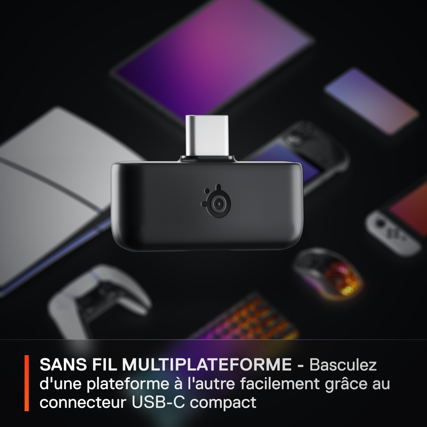 Adaptateur USB-C noir pour plusieurs plateformes, entouré d'appareils.