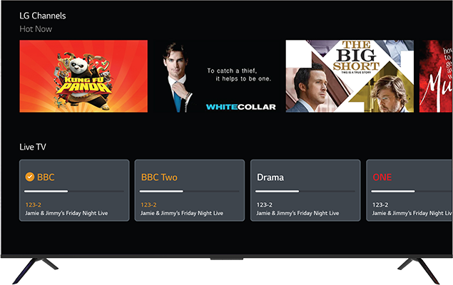 LG Smart TV csatornákat mutat. Élő TV és film bélyegképek. Fehér háttér.