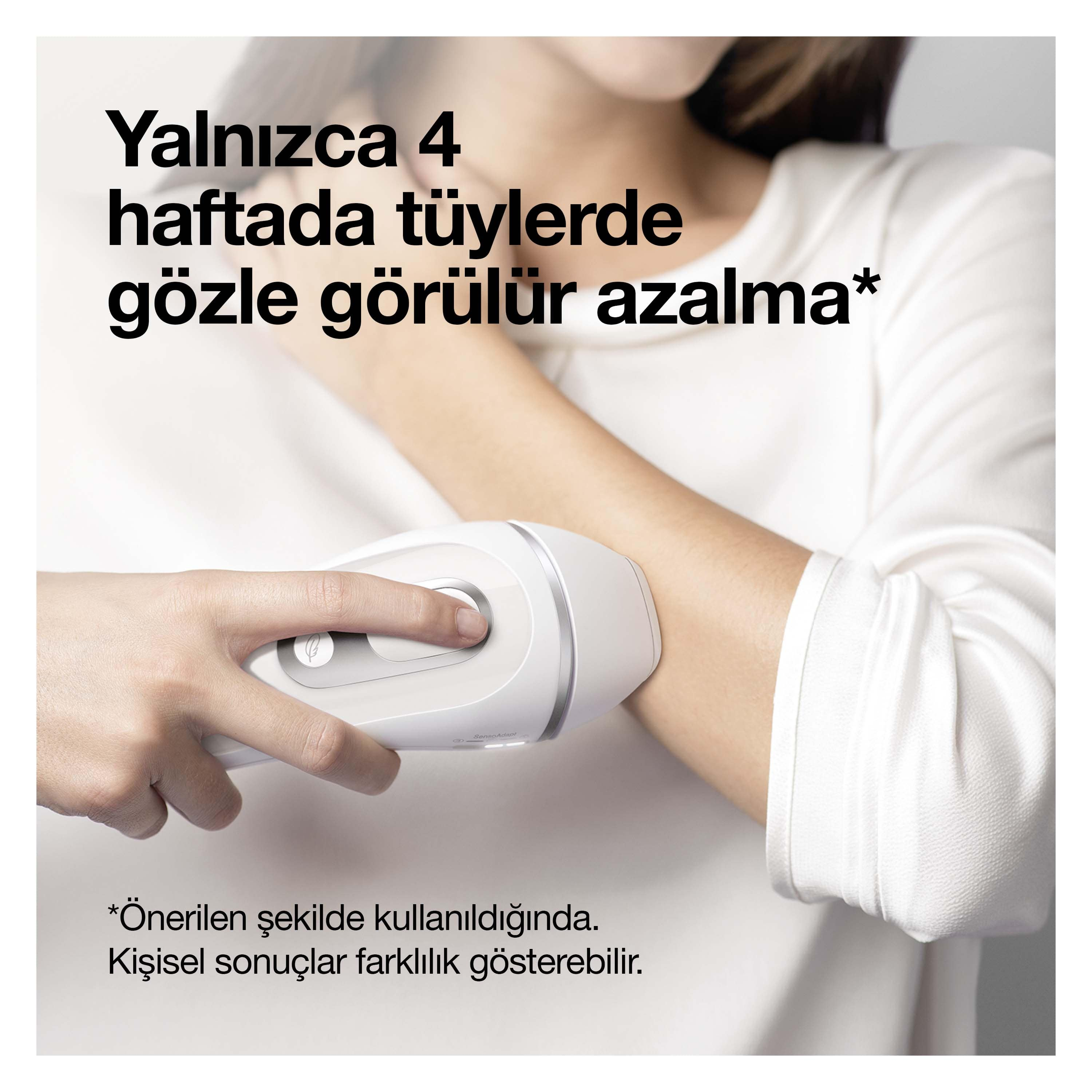 Kolu üzerinde beyaz bir tüy alma cihazı kullanan kişi. Üstte metin.