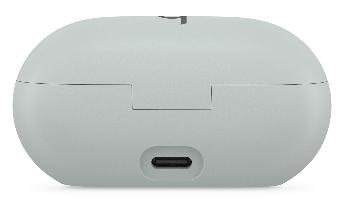 Białe etui ładujące słuchawek Beats z portem USB-C do ładowania.