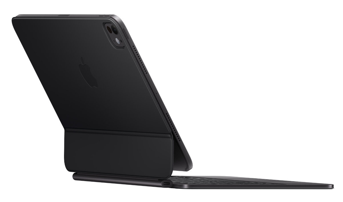 Czarny iPad Apple z dołączoną klawiaturą. Ekran jest otwarty, pokazując logo Apple z tyłu.