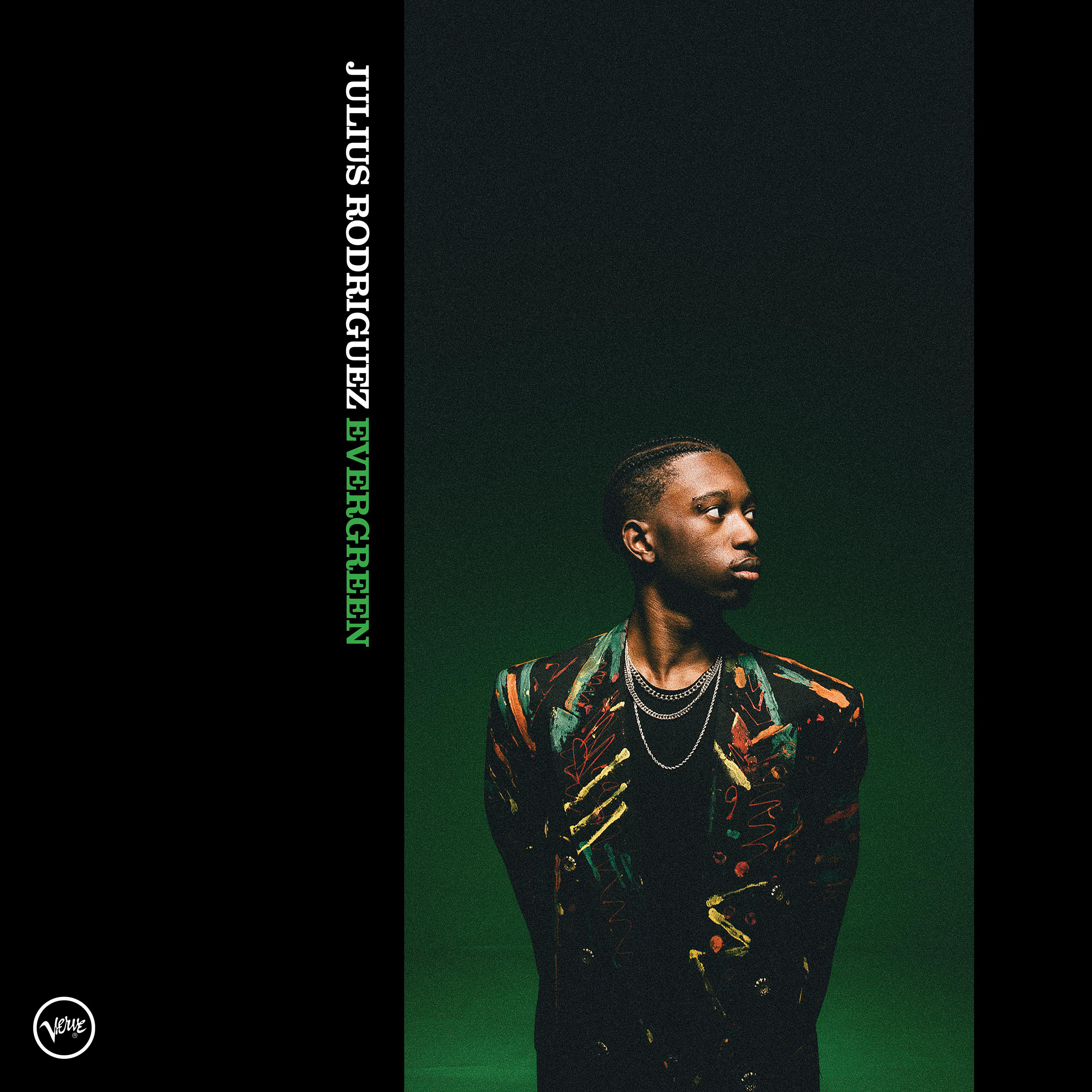 Albumcover mit einem Mann, der nach rechts blickt, schwarzem Hintergrund und dem Text 'Julius Rodriguez' und 'Evergreen'.