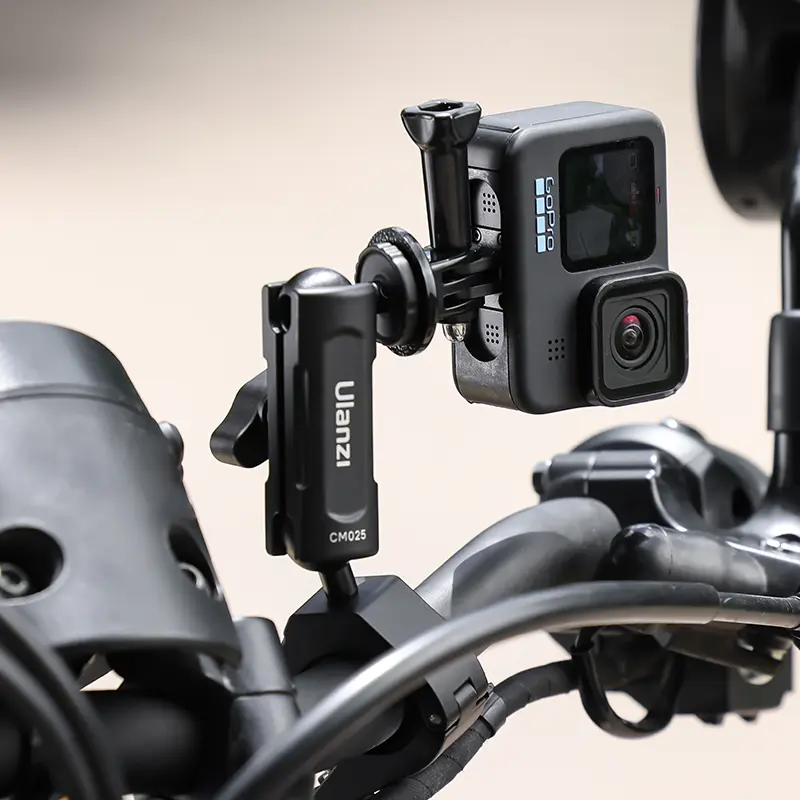GoPro kamera motor kormányra szerelve Ulanzi tartóval.