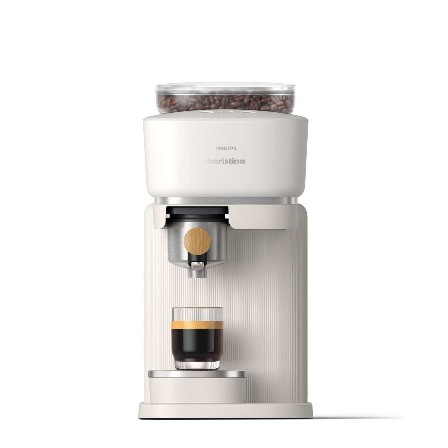 Witte koffiemachine met een bonencontainer, een houten accent en een glas koffie.