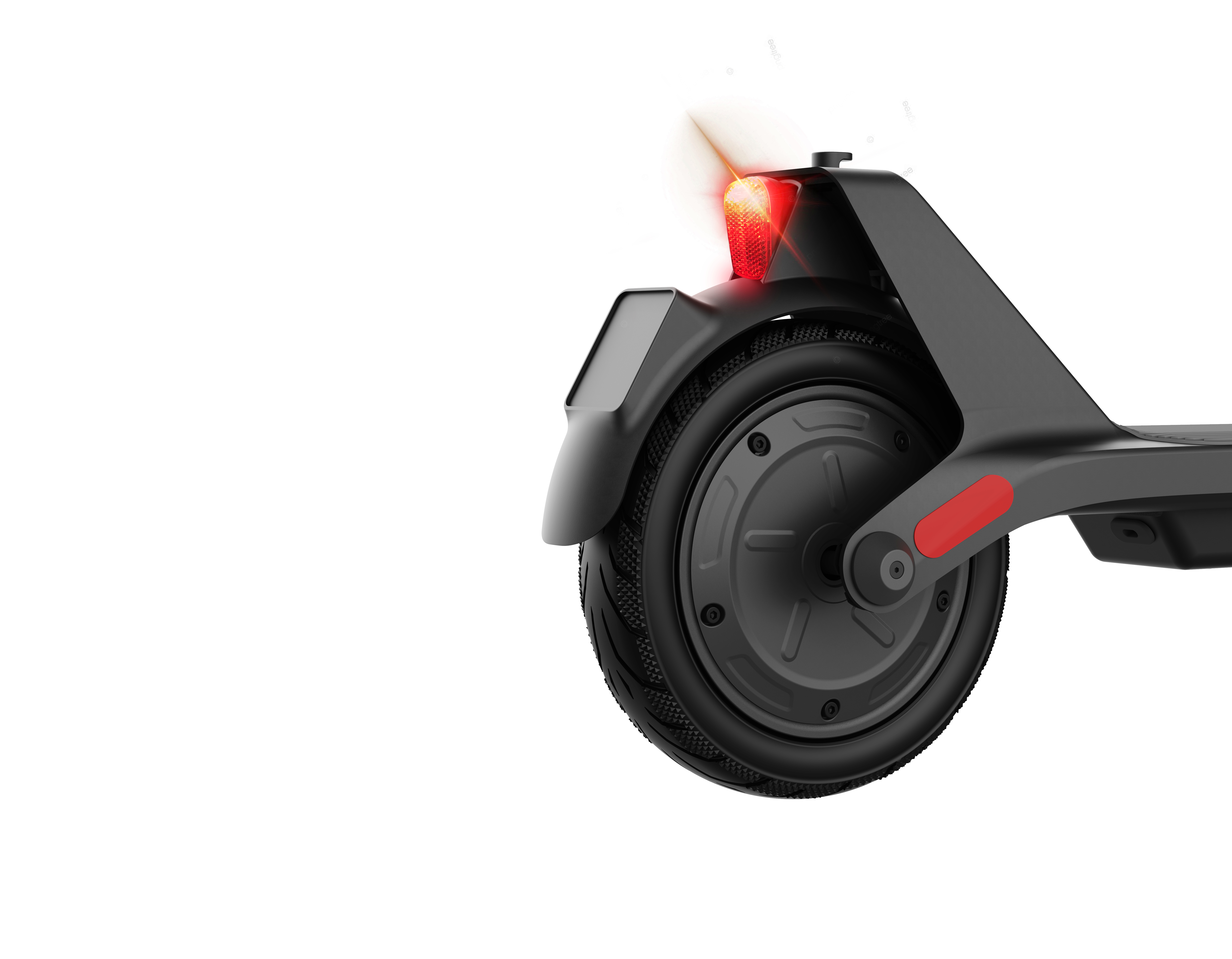 Rückseite eines Elektrorollers. Rotes Licht, Rad und Kotflügel sind sichtbar.