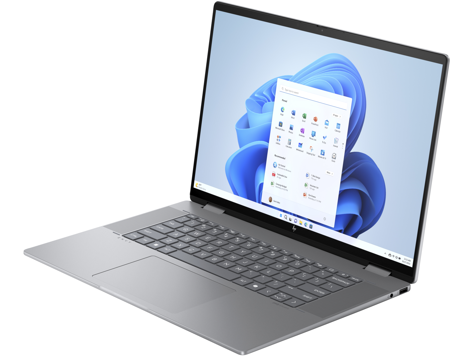 Un portátil plateado con pantalla táctil, que muestra la interfaz de Windows 11, ligeramente abierto sobre una superficie blanca.