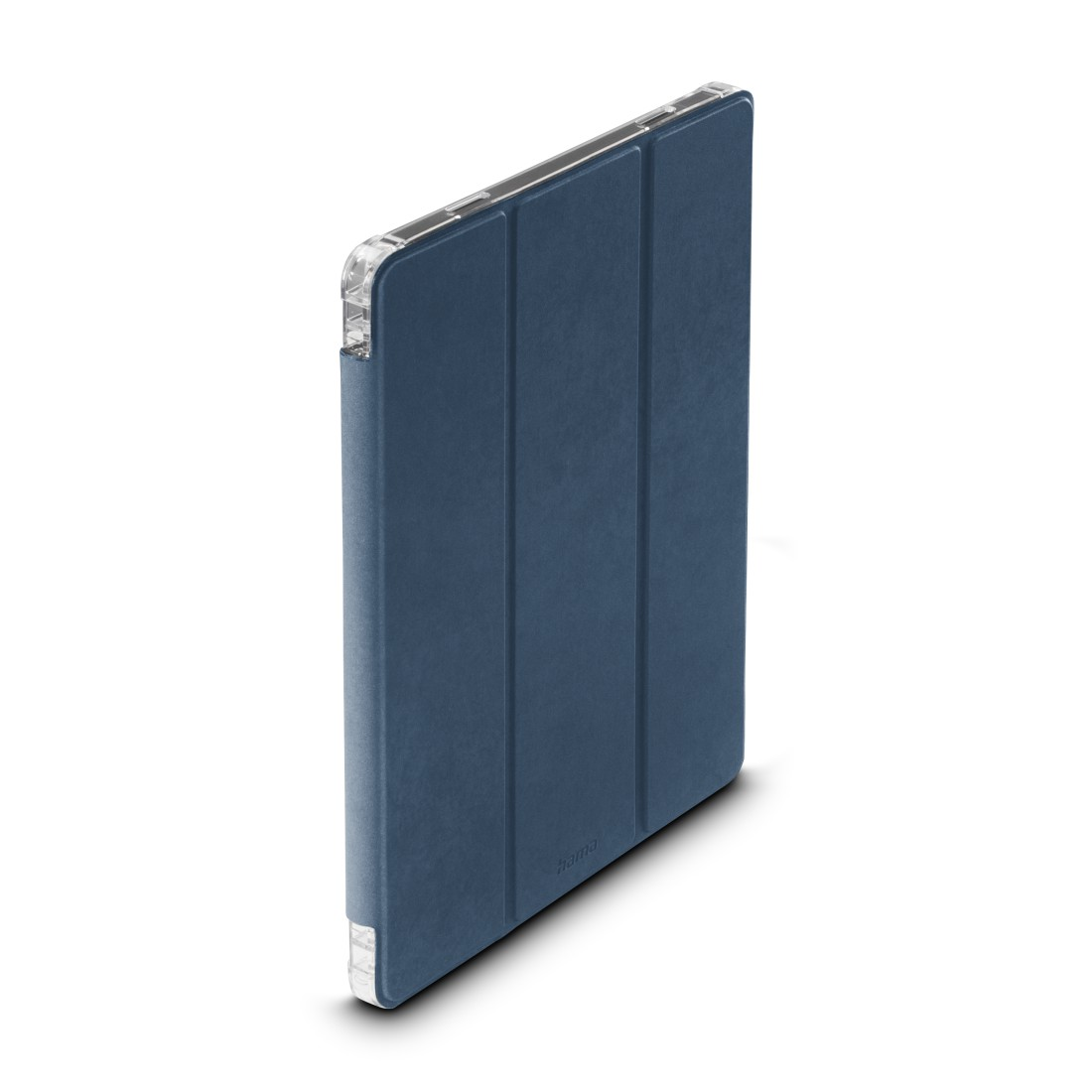 Eine blaue Tablethülle mit klarem Kunststoffrahmen. Die Hülle ist gefaltet und hat die Marke 'hama' unten.