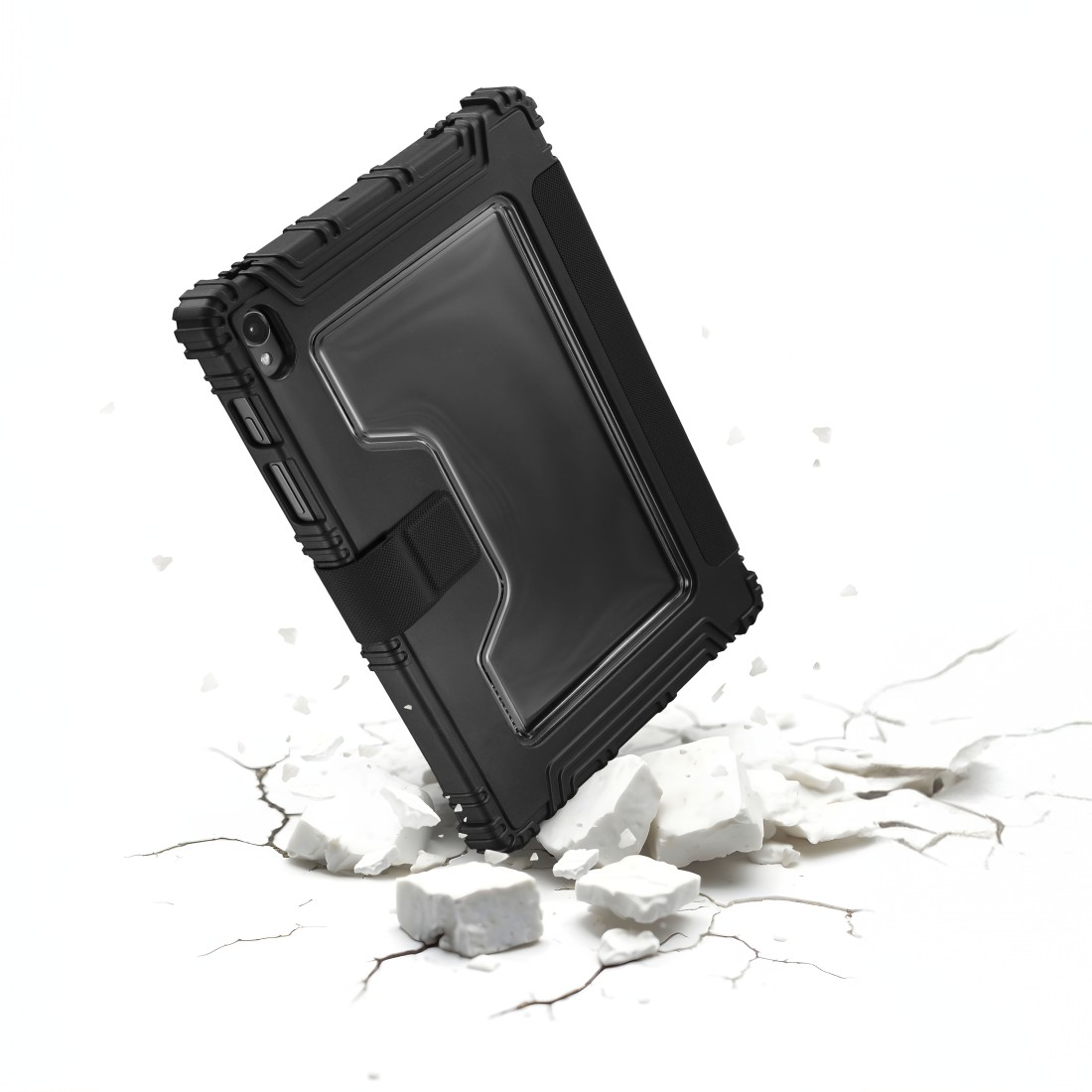 Schwarzes Tablet in Schutzhülle auf zerbrochenen weißen Brocken, weißer Hintergrund.