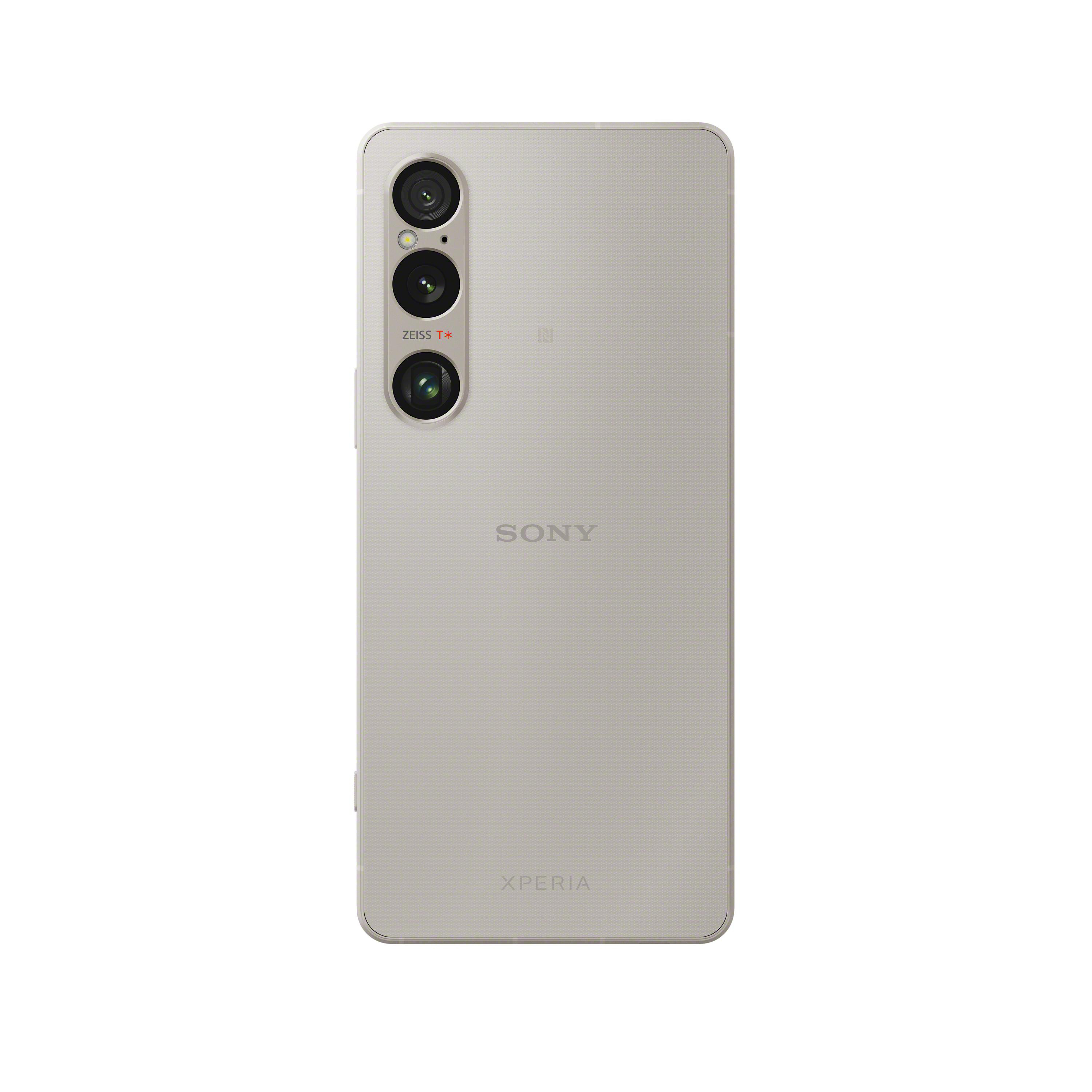Silbernes Sony Xperia-Handy-Rückseite mit Dreifach-Kamera.