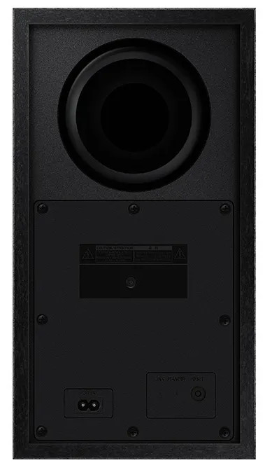 Widok z tyłu czarnego głośnika z subwooferem i różnymi portami połączeniowymi. Tło jest gładkie.