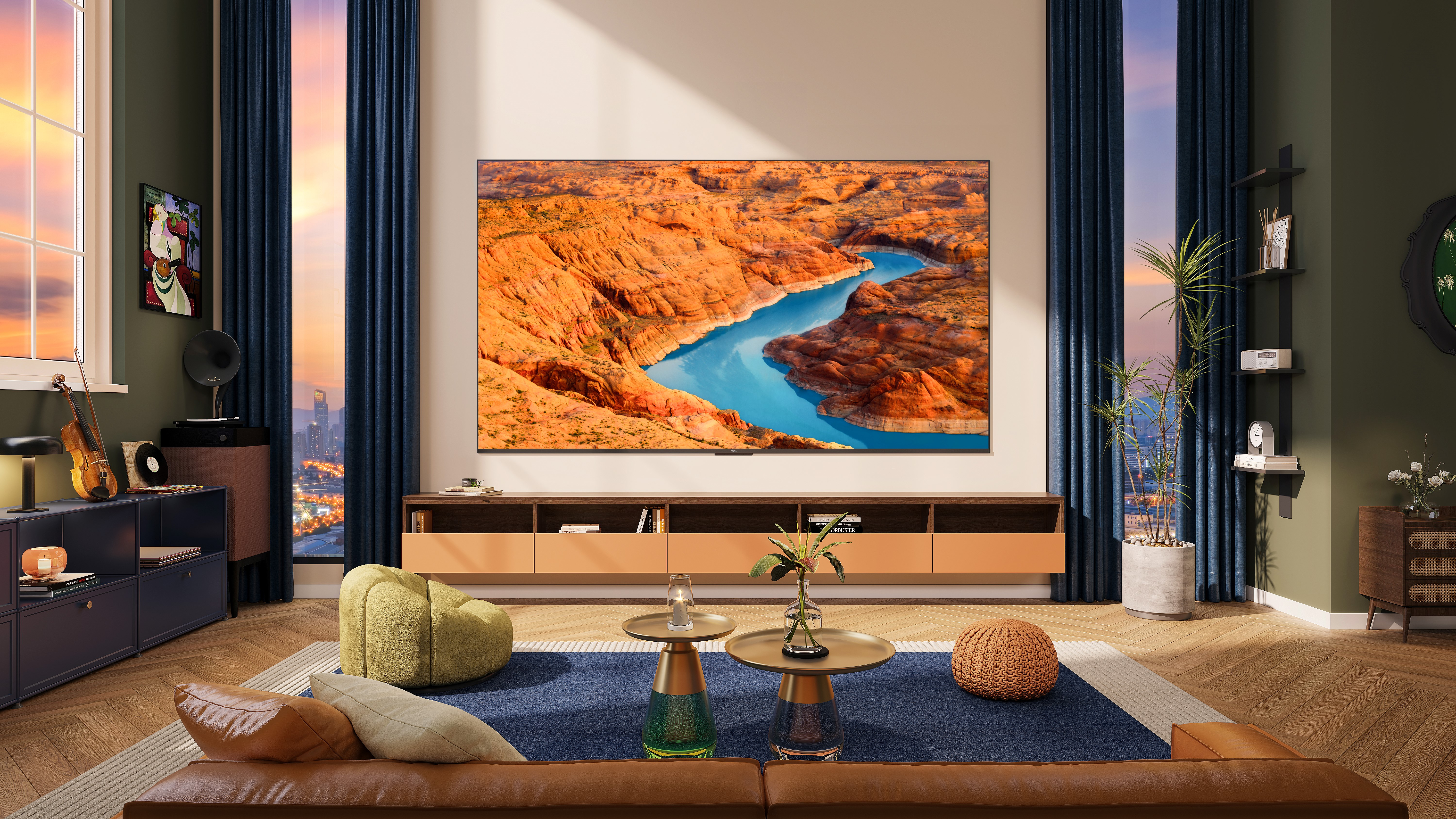 Un soggiorno ha una grande TV che mostra una scena fluviale, con mobili e arredi.